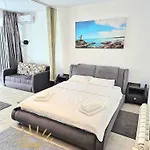 Apartment Alezzi By Sunny Mamaia Navodari