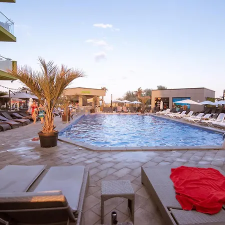 Alezzi Studio By Sunny Mamaia *