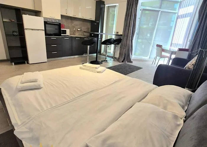 Alezzi Studio By Sunny Mamaia *