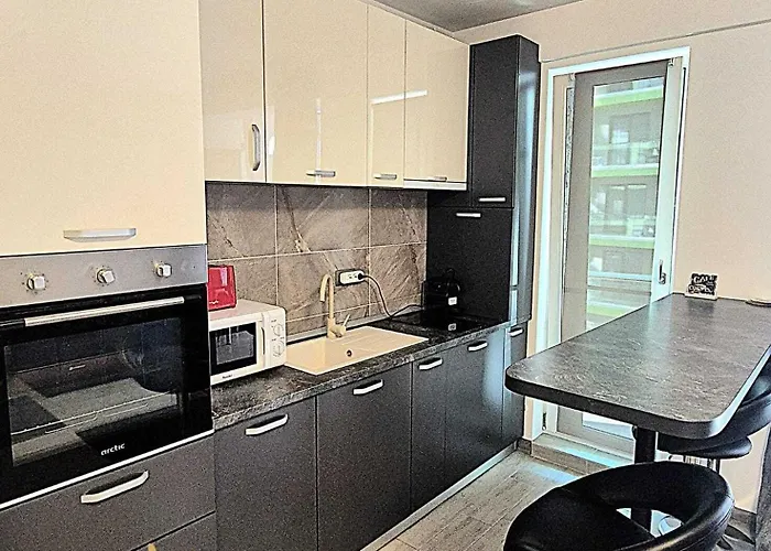 Alezzi Studio By Sunny Mamaia Apartmán